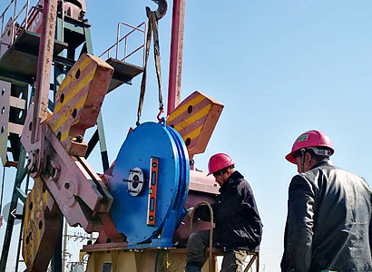 創(chuàng)新形成了抽油機(jī)半直驅(qū)采油技術(shù)，**了系統(tǒng)能耗減少了維護(hù)工作量，提高了**性