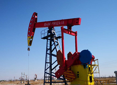 發(fā)明了盤(pán)形低速大扭矩永磁電機(jī)，減少了傳動(dòng)環(huán)節(jié)，提高了傳動(dòng)效率